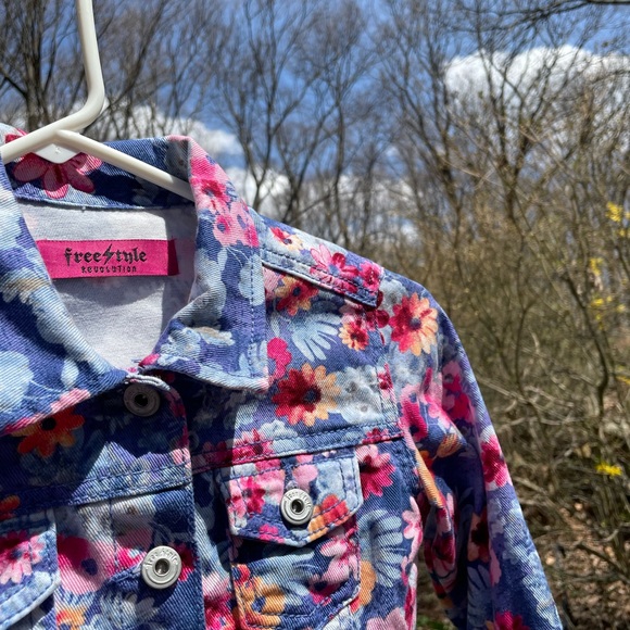 Amazing Spring Jeans Jacket - Picture 9 of 11